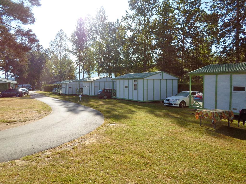 Camping Les Pinasses La Chapelle  Kültér fotó