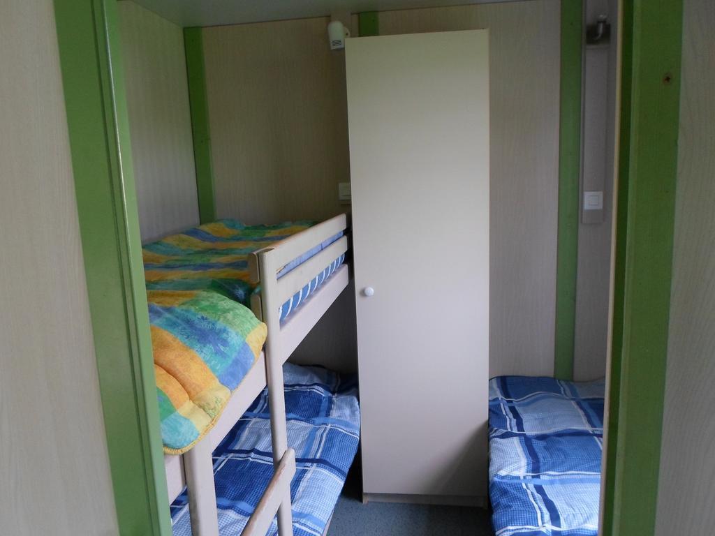Camping Les Pinasses La Chapelle  Szoba fotó